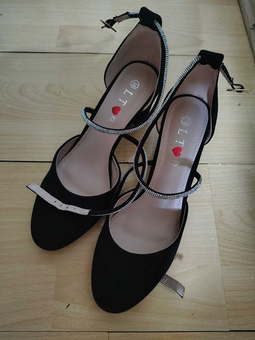 Sandale cu toc elegante