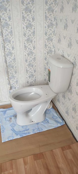 Унитаз практически новый