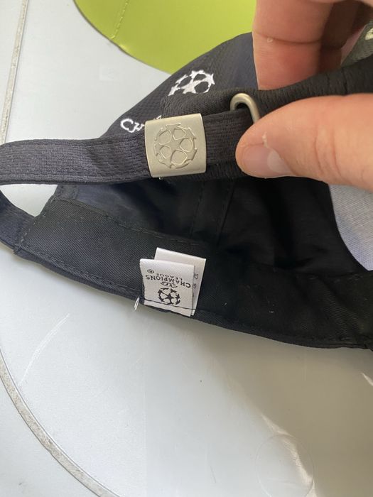 Шапка на Манчестър Юнайтед.