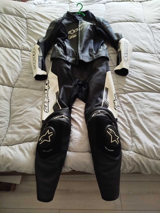 Alpinestars GP FORCE Chaser V2 2PC BLACK/WHITE