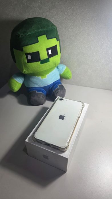 iPhone SE 2020 продам
