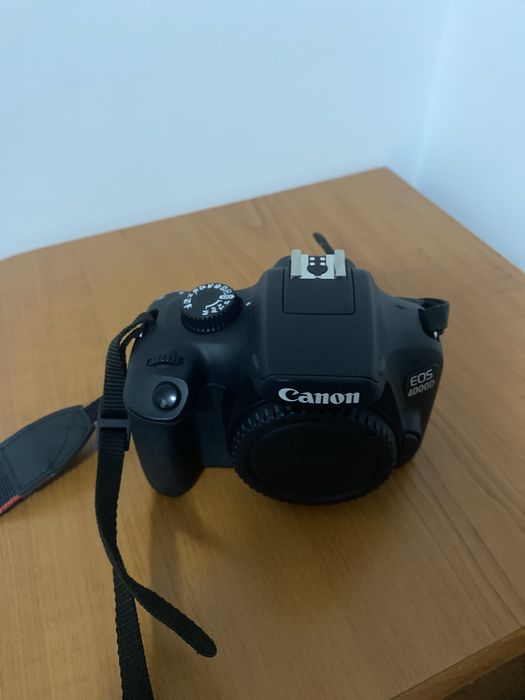 Aparat foto Canon EOS 4000D DSLR – Obiectiv + 2 Baterii