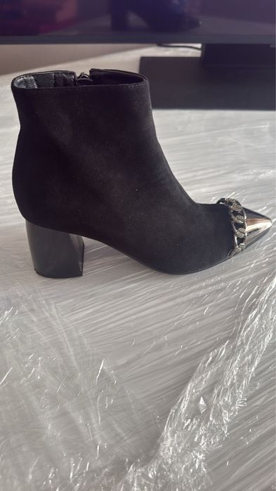 Продам зашевые ботинки