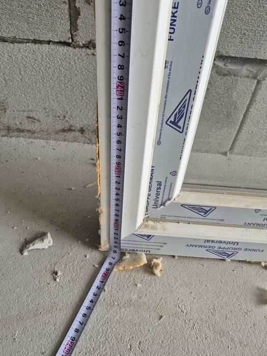 Балконная дверь с окном