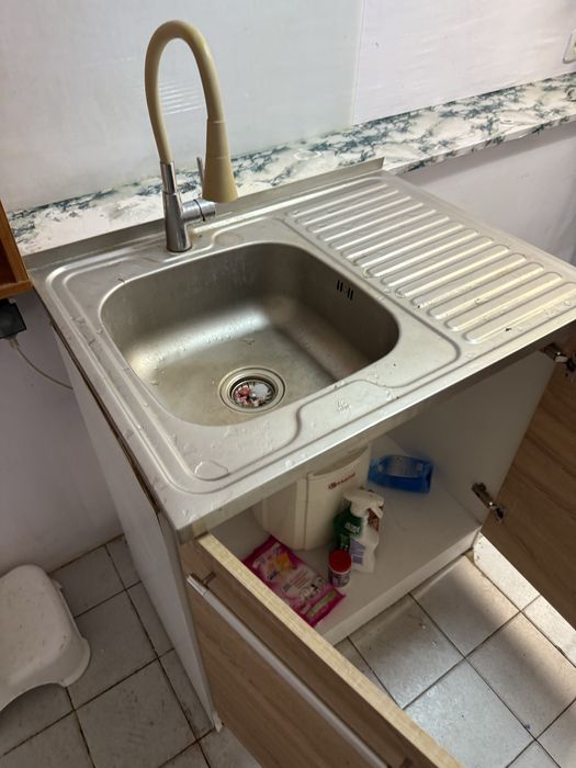 СПЕШНО ПРОДАЖБА Кухненски шкаф с мивка и смесител