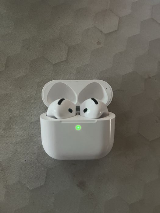 airpods 4 noice cancelling