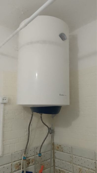 Водонагреватель Ariston 80 л