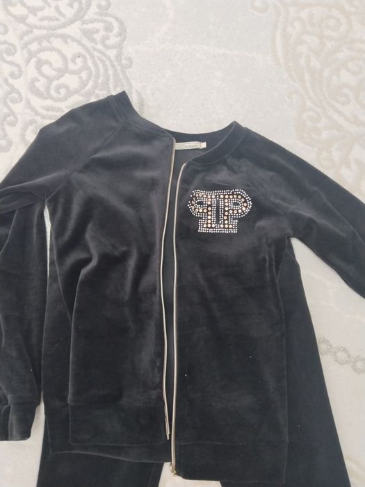 Продам спортивку девочкам за 1500тг