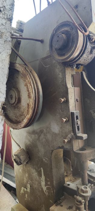 Пресной аппарат для банок