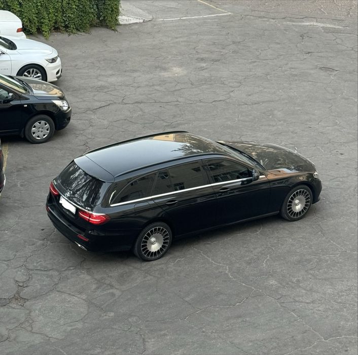 Srochno sotiladi Mercedes w213 universal kuzov, tozza kraska