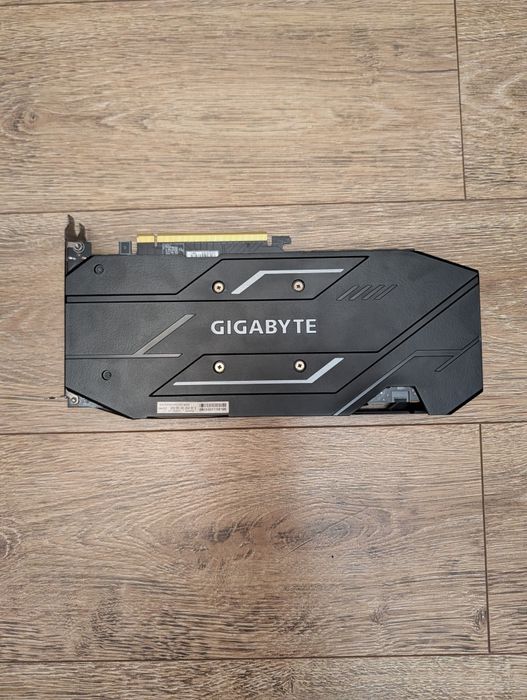 Placa video RTX 2060 6GB cu cutie – Defecta / Pentru piese sau reparat (Nu da semnal)