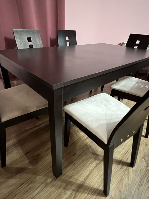 Трапезна маса с шест стола