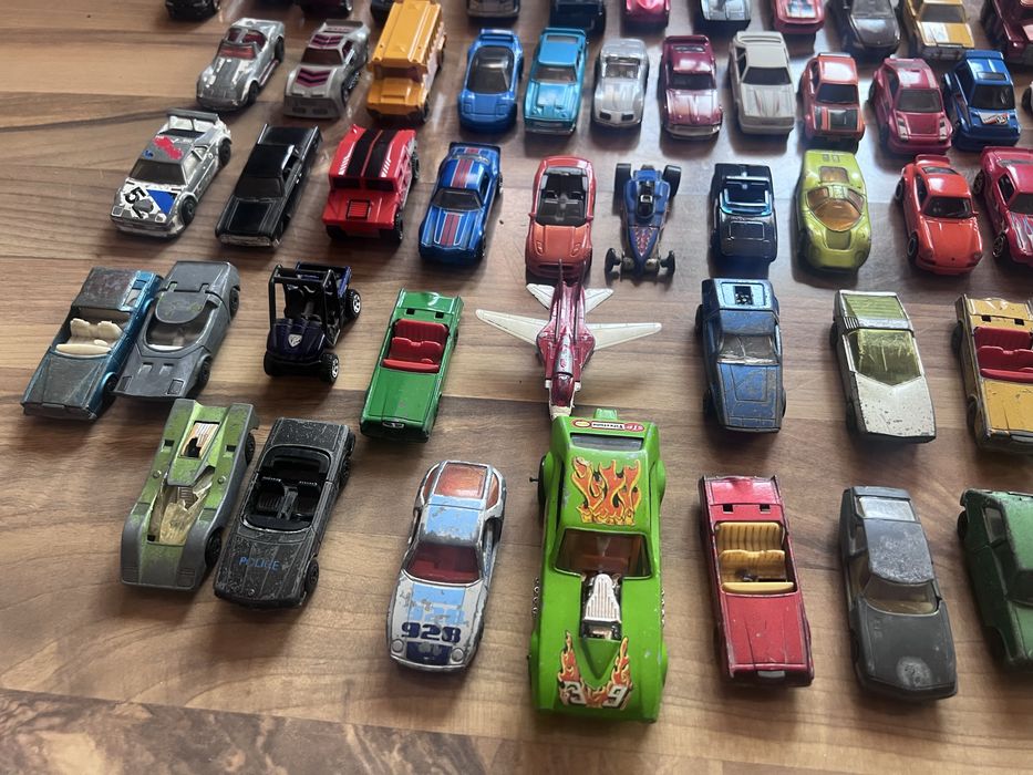 Метални колички мачбокс и hotwheels