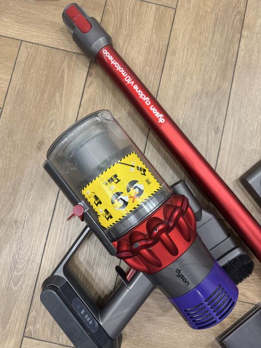 На запчасти Dyson v10