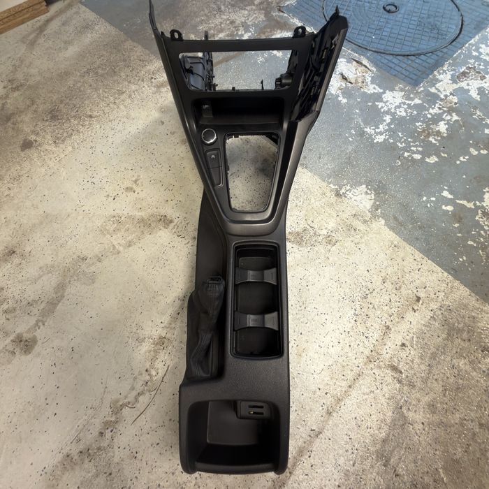 Consola centrala Ford Focus 3 2011-2018