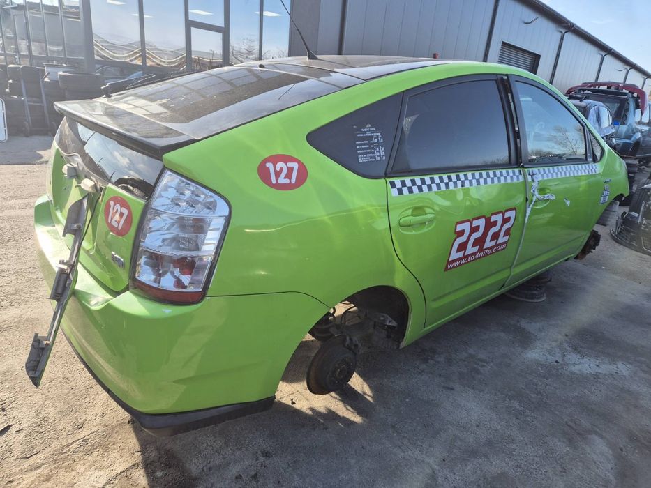 Продавам Тойота приус на части