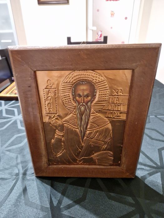 Уникална стара антикварна икона с меден обков