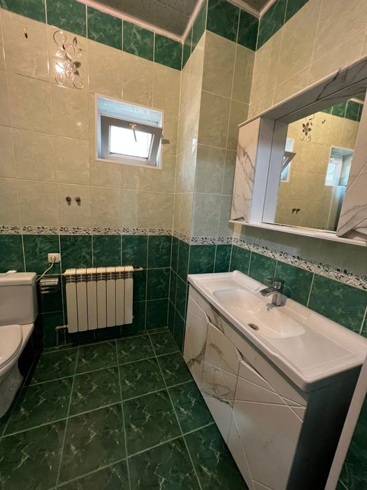 Продаётся большой кирпичный дом