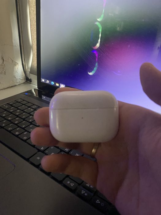 Продается кейс AirPods оригинал