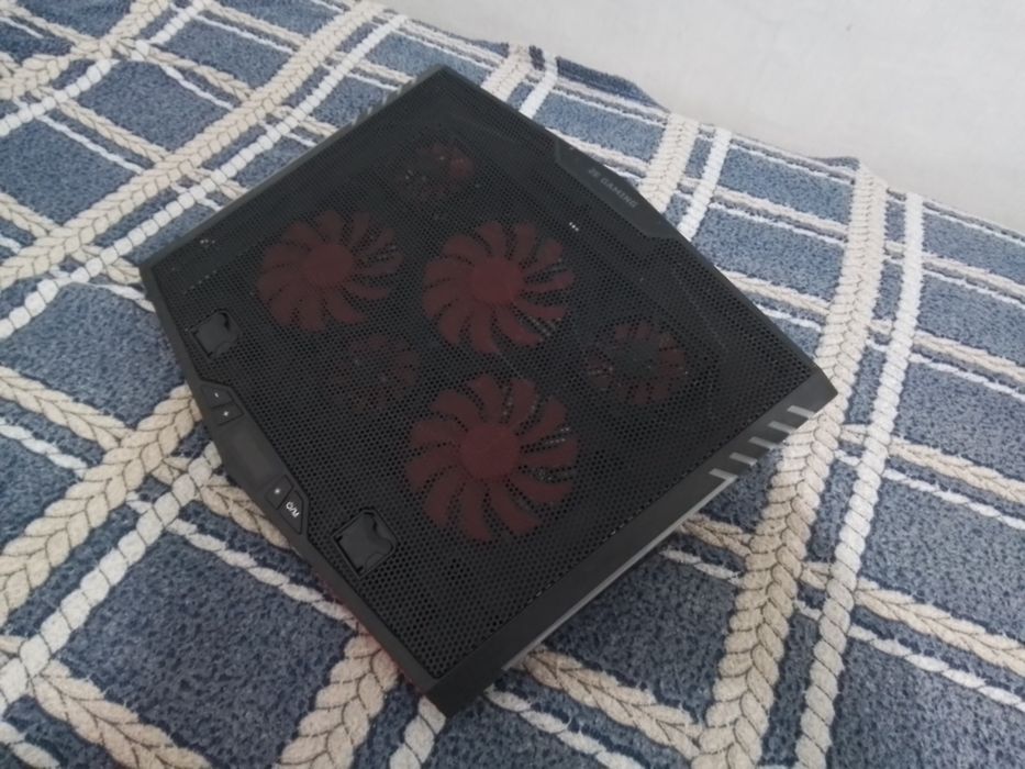 Продам охлаждающаю подставку 2E GAMING CPG-005