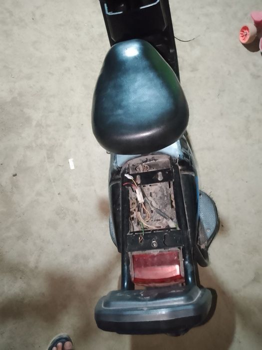 Skuter elektroniy