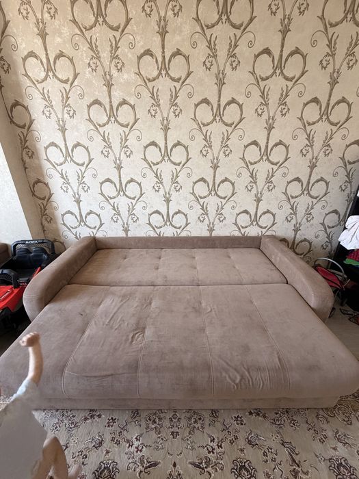 Продам мягкий диван и пуф