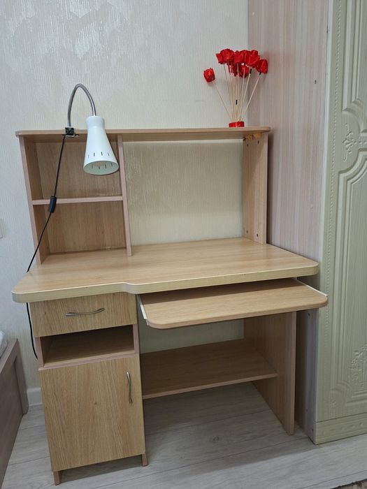 Компьютерный стол.