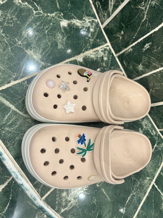 Vand 2 perechi de crocs