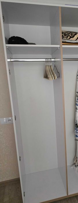 Продается спальный шкаф с комодом