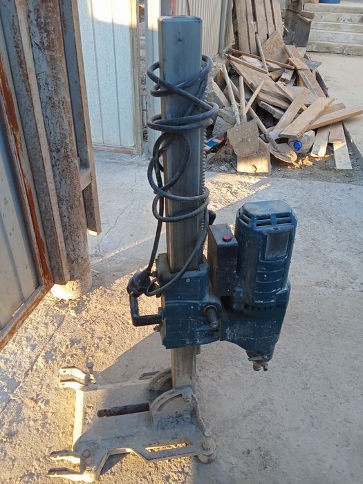 Машина алмазного бурения