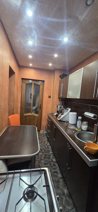 Vând apartament 2 camere - vis-a-vis de Poliție Petroșani