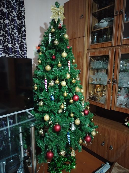 Продаётся новая елка с новыми игрушками за 400000