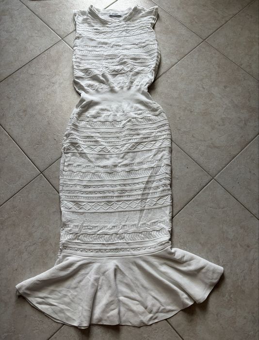 Рокля Guess.