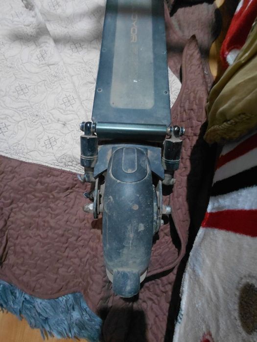 Vând trotineta electrica