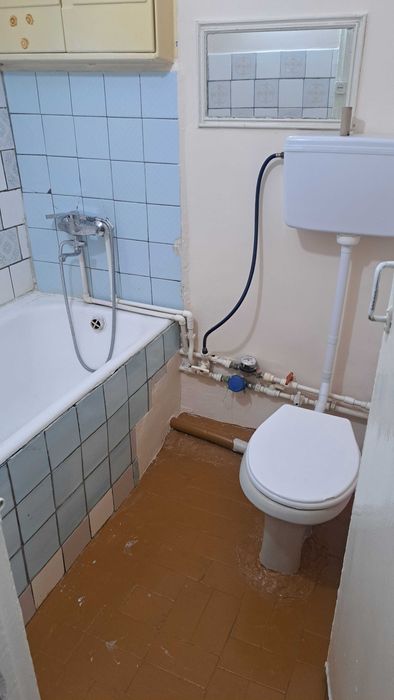 Урганч шахрида 4-этажда жойлашган 2 хонали квартира сотилади