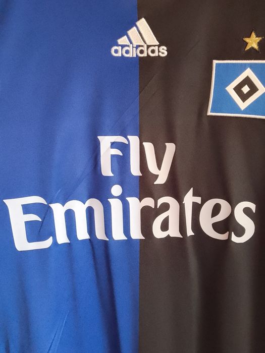 Stare: 8/10, foarte buna, printul de pe spate putin uzat, semne la numarul 9.