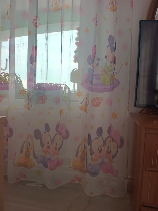 Perdele și candelabru cu Minnie mouse