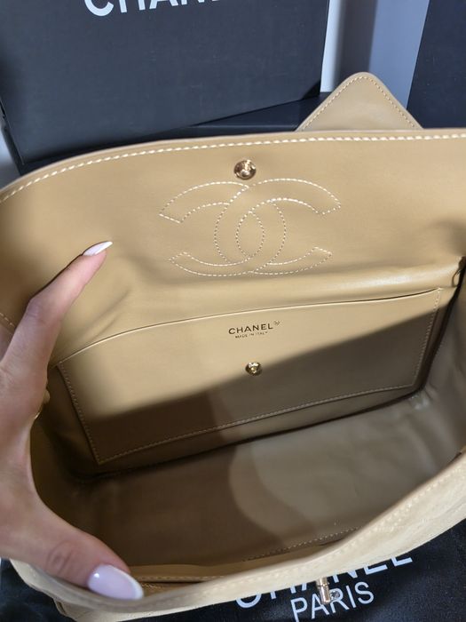 Налична чанта Chanel Maxi Flap