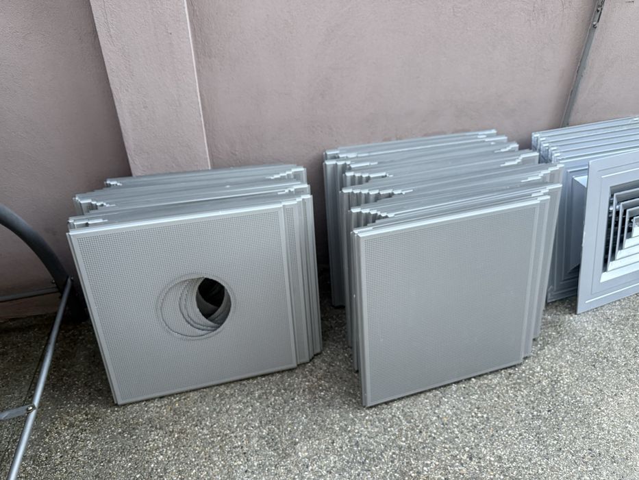 Tavan casetat metalic perforat 595x595mm, gri
