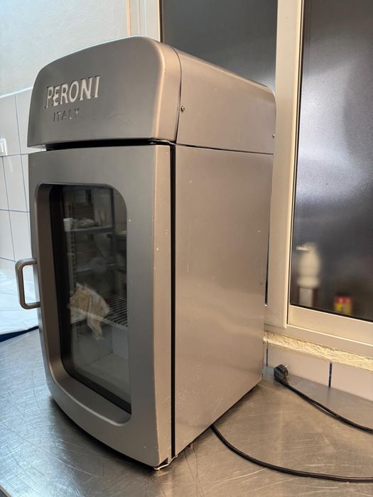 Vand mini frigider Peroni,