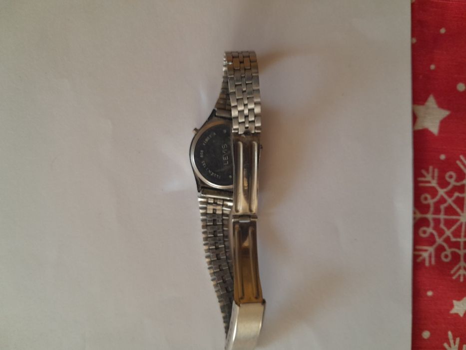 Ceasuri vechi de dama mecanice și electonice