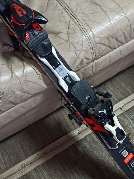 Ски  Atomic Redster X7 , Solomon ски обувки и каска .