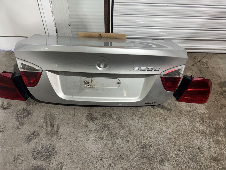 Заден капак със стопове за bmw e90