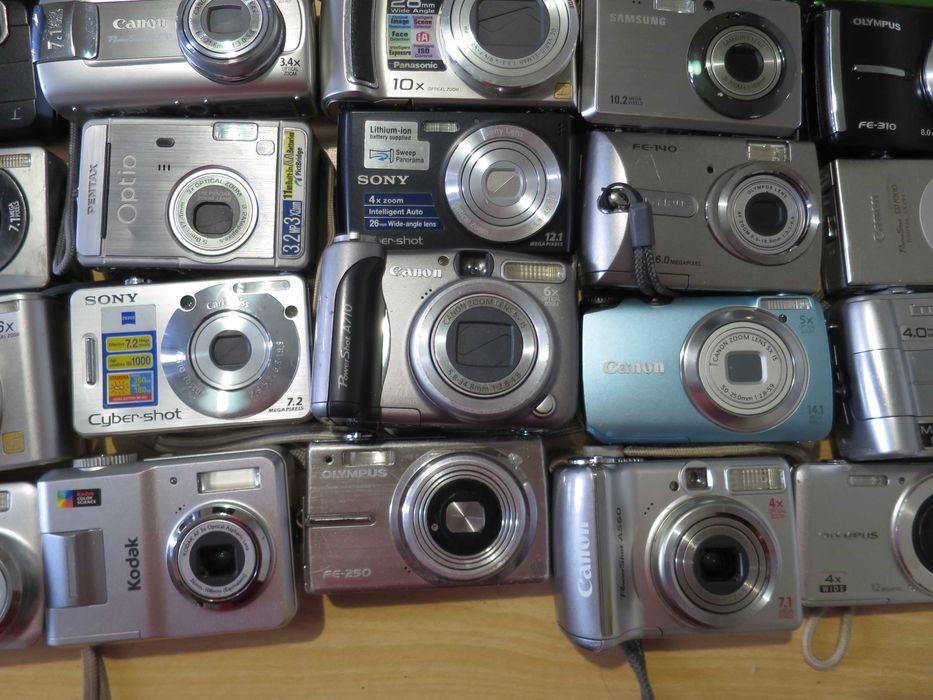 Компактен дигитален фотоапарат SONY