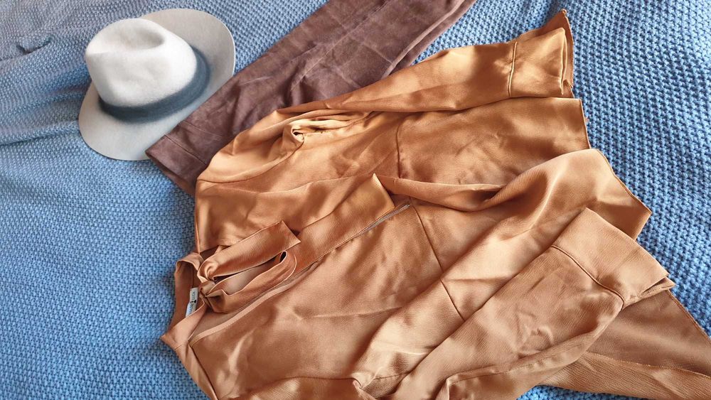 Актуална риза с панделка!