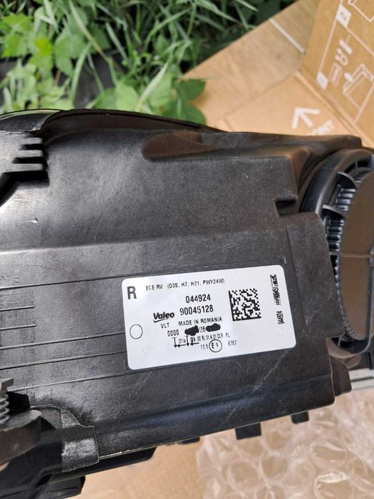 Faruri VALEO NOI ( EUROPA) FULL echipate 044923/044924,D3S, H7, Bi-Xenon