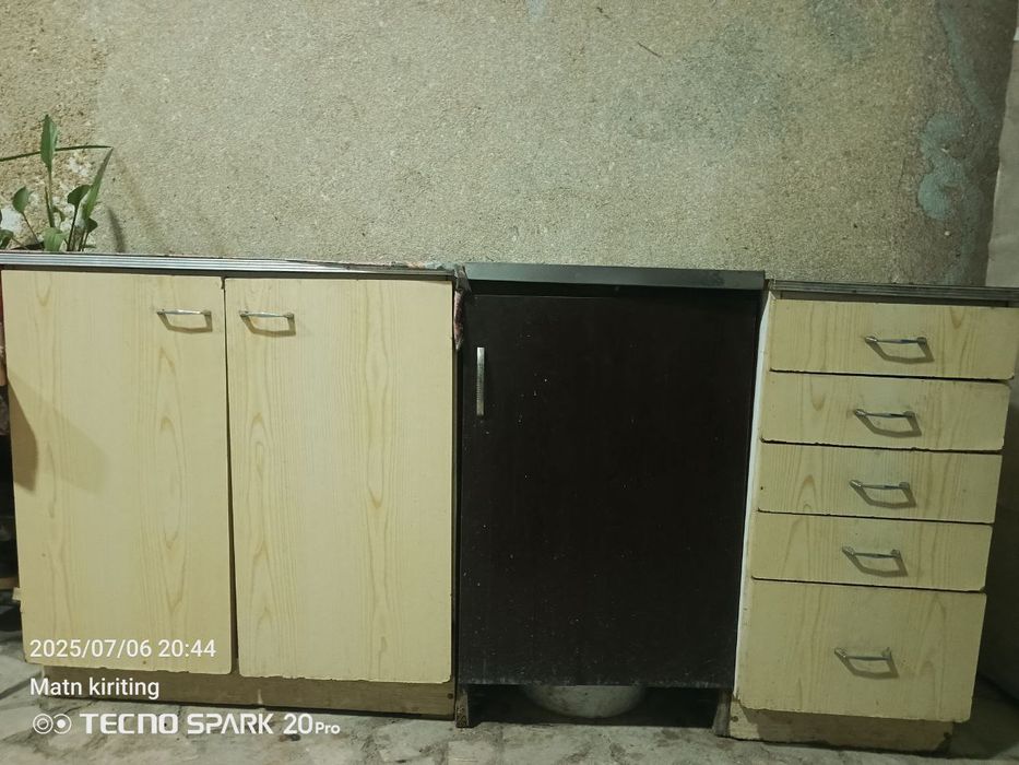 Kuhni mebel sotiladi narxini kelishtiramiz