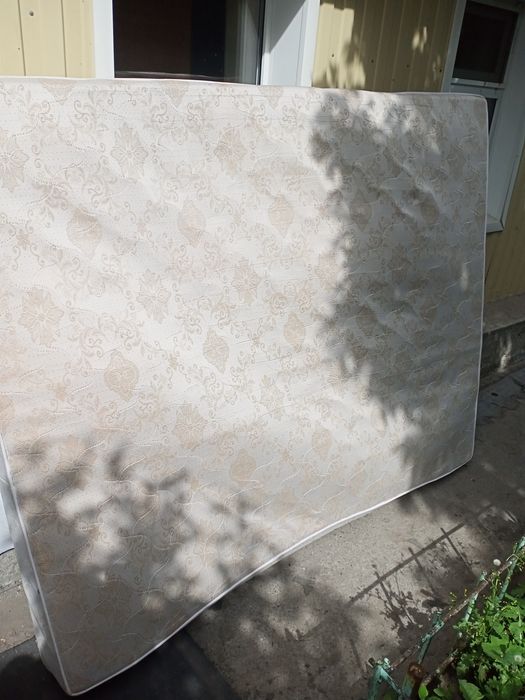 Продам кровать с матрасом