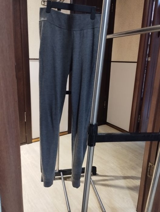 Продается серая женская двойка.