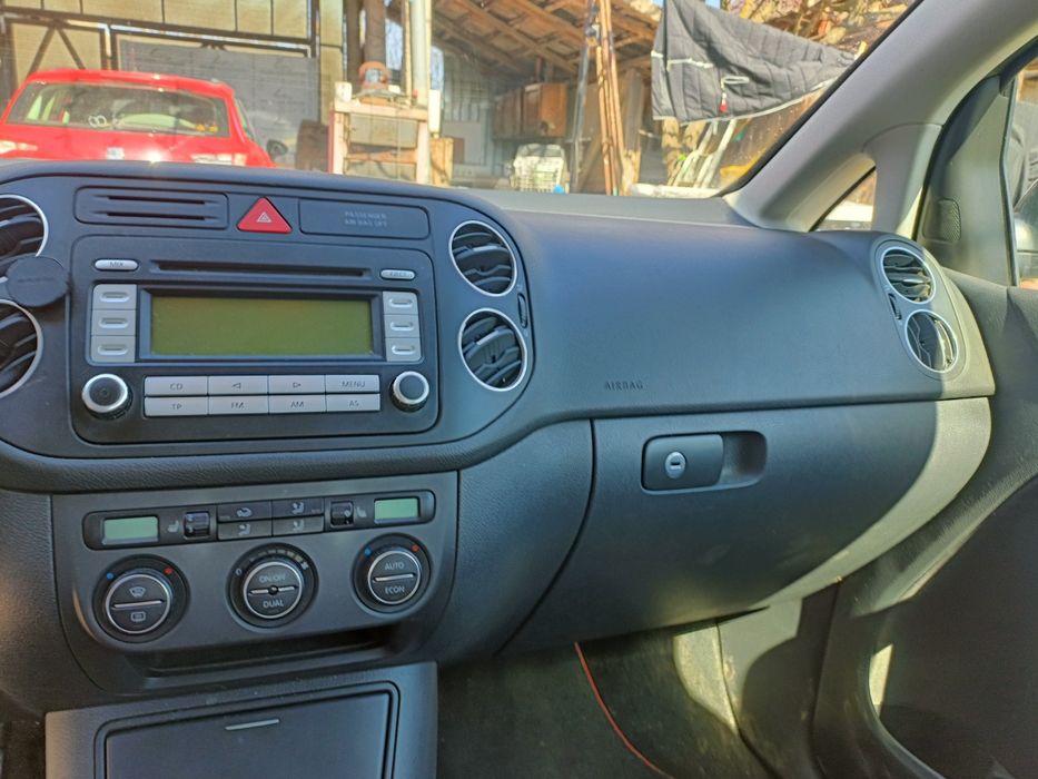 Vând Golf 5+ 2007. Motor 1.9 Diesel